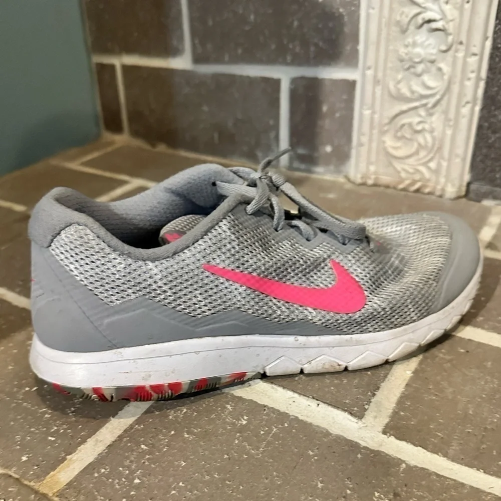 Nike Flex Experience Rn 4 Womens Size 8, pink grey